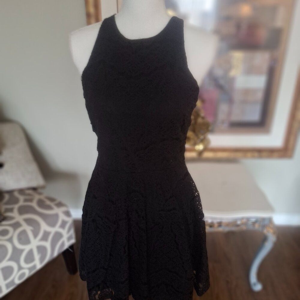 Black sleeveless dress medium